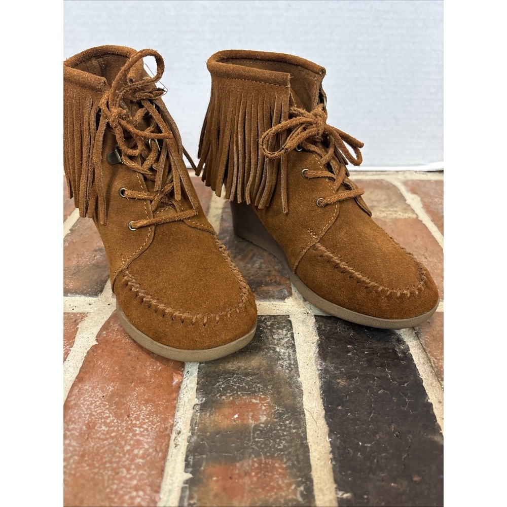 Minnetonka Fringe Ankle Bootie Women Size 7 Brown Suede Lace Close Wedge Heel